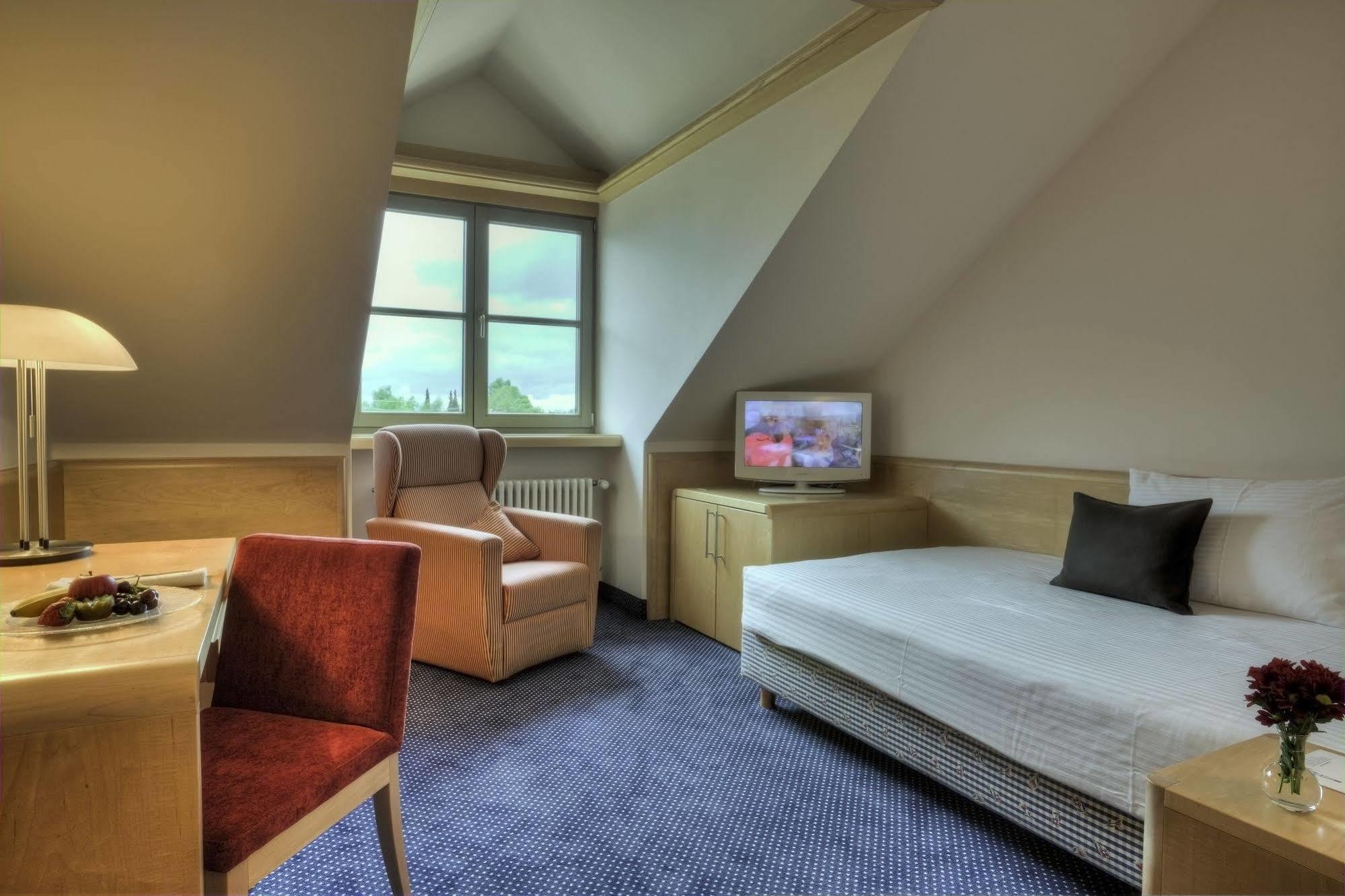 Hotel Zur Post Aschheim Buitenkant foto