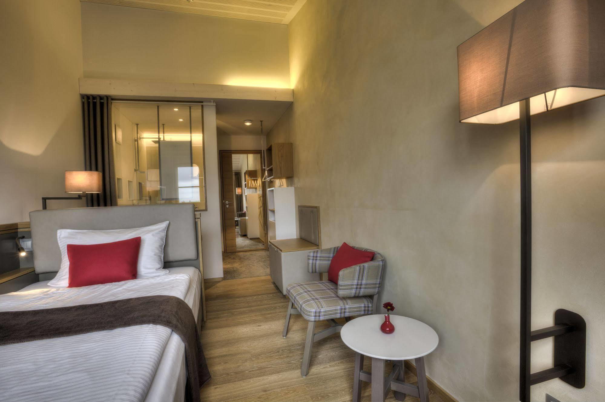 Hotel Zur Post Aschheim Buitenkant foto